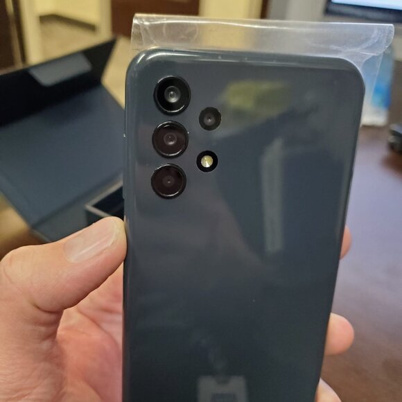 Samsung Galaxy A13 32GB,  Unlocked. In good condition ! - Picture 2 of 8